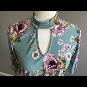 Keyhole short sleeve top